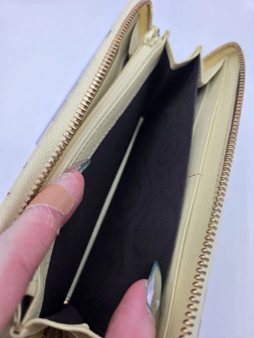 Authentic Preloved Gucci Flora Zip Around Wallet Limited Edition Hong Kong W COA